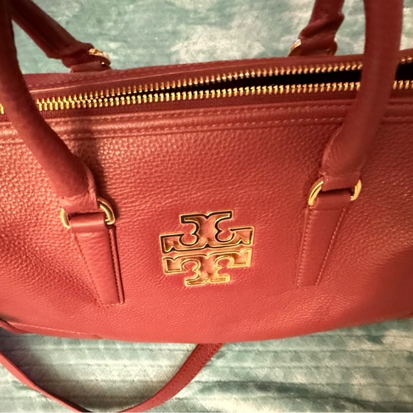 2 Tori Burch hand bags . New, spacious , casual, beautiful colors. - Picture 3 of 16